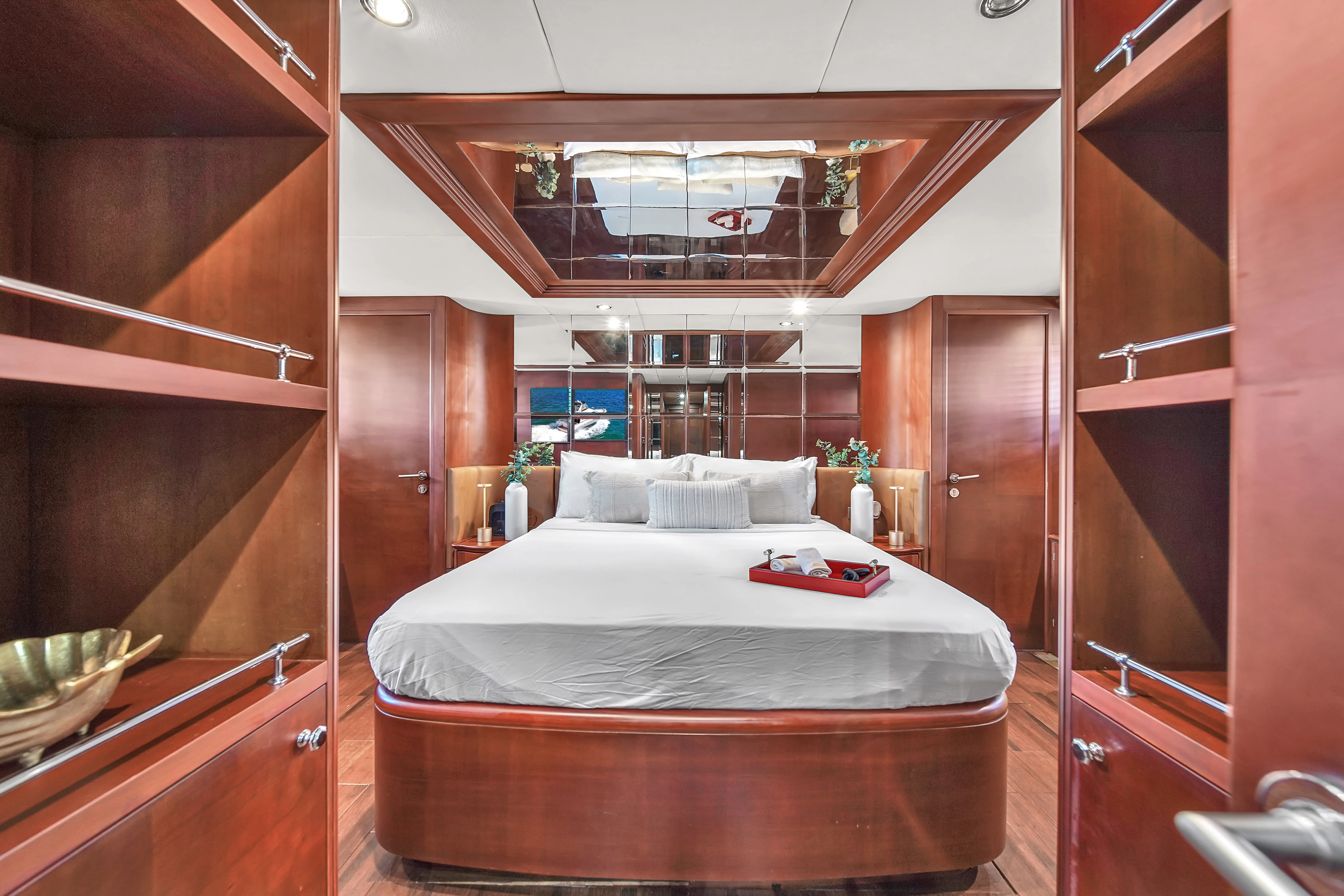 105ft Azimut Daniela bedroom details